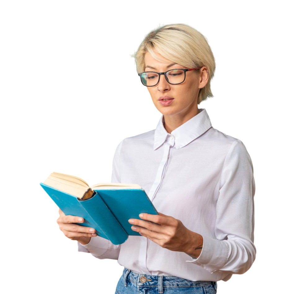 Девушка в очках с книгой